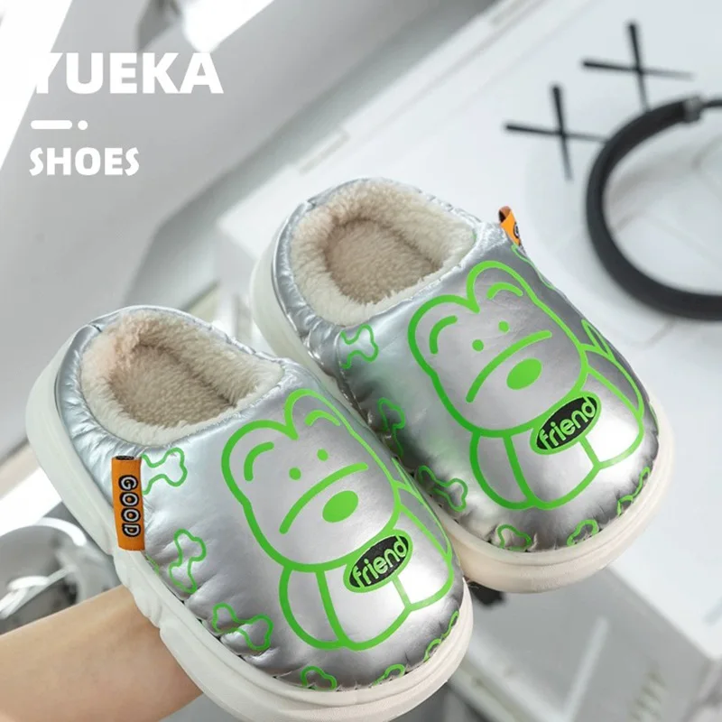 Zapatos de invierno de oso de dibujos animados para niños, zapatillas de piso cálidas de felpa para niños y niñas, suela suave antideslizante, Zapatillas de casa de PU para niños