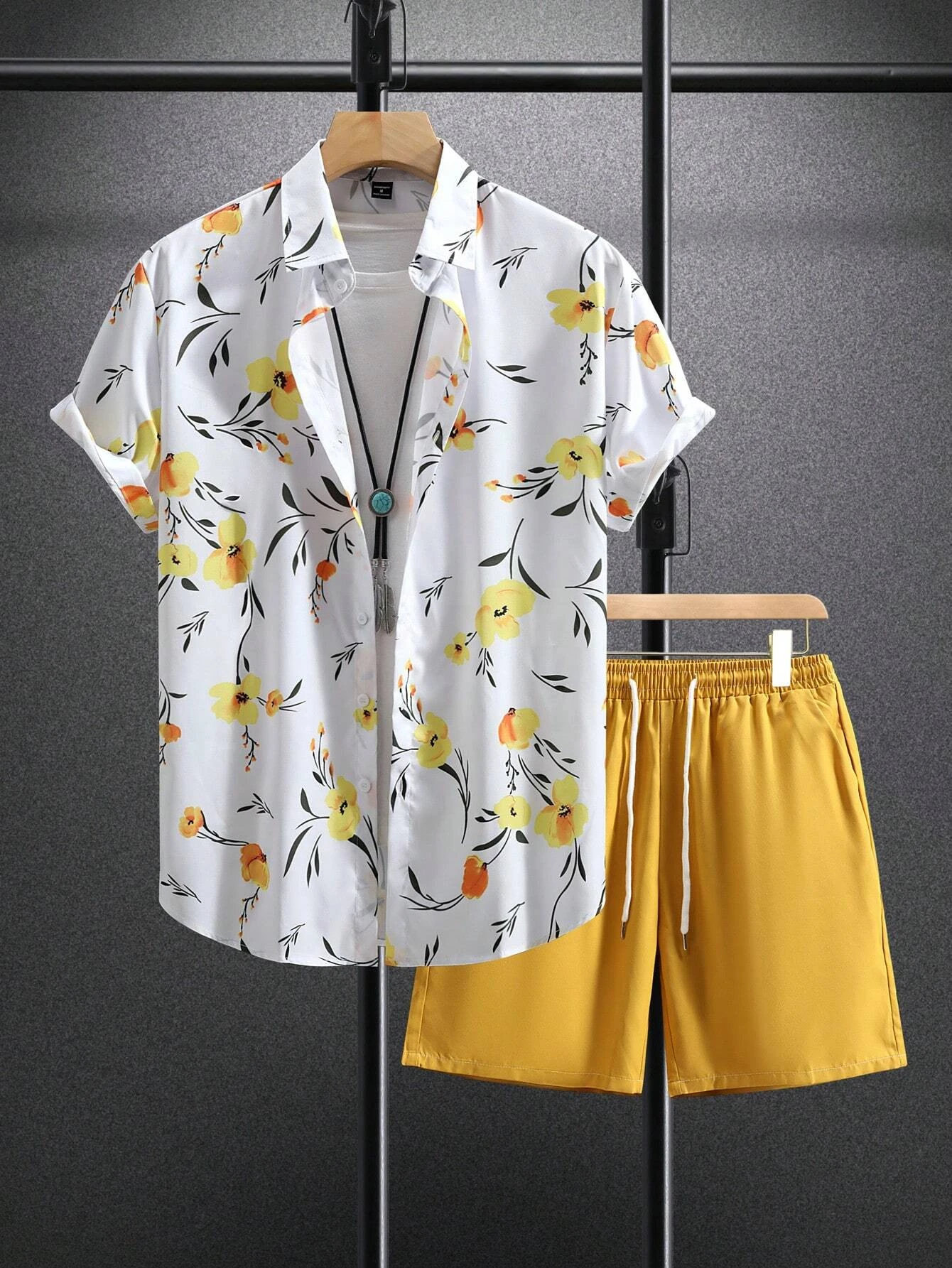 

Men Summer Casual Short Sleeve Shirt With Flower Print And Solid Color Shorts 2pcs Set Beach Tropical Oversized Men's Clothing