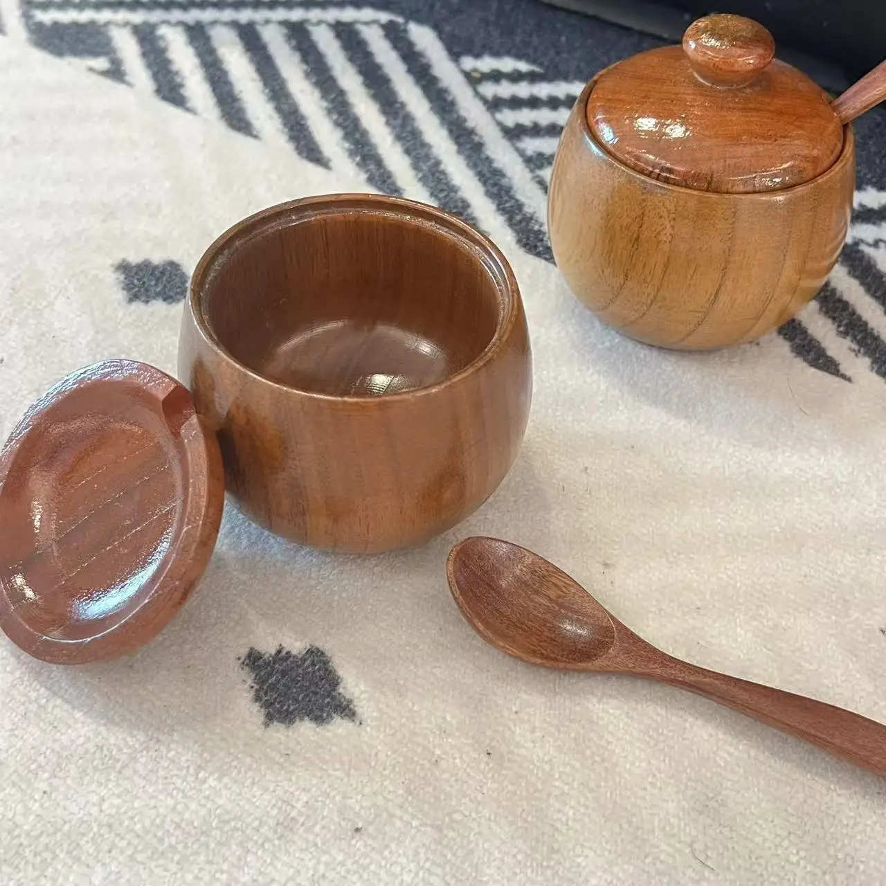 3Pcs Food Safe Eco Friendly Natural Jujube Wood Retro Salt Cellar with Lid Spoon Spice Jars Seasoning Container for Kitchen Us