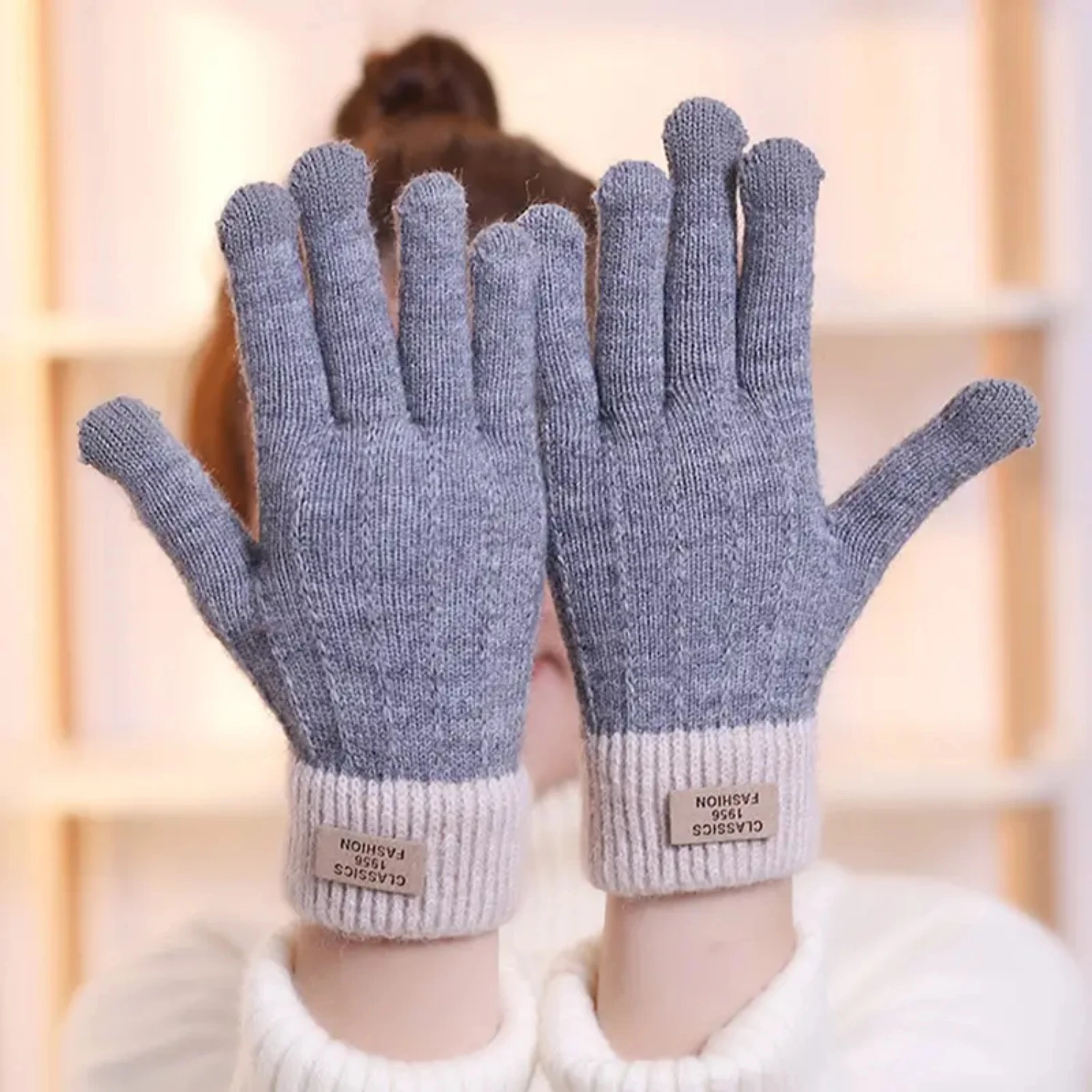 Women's Winter Touch Screen Gloves - Cozy Knit Material for Extra Warmth and Functionality