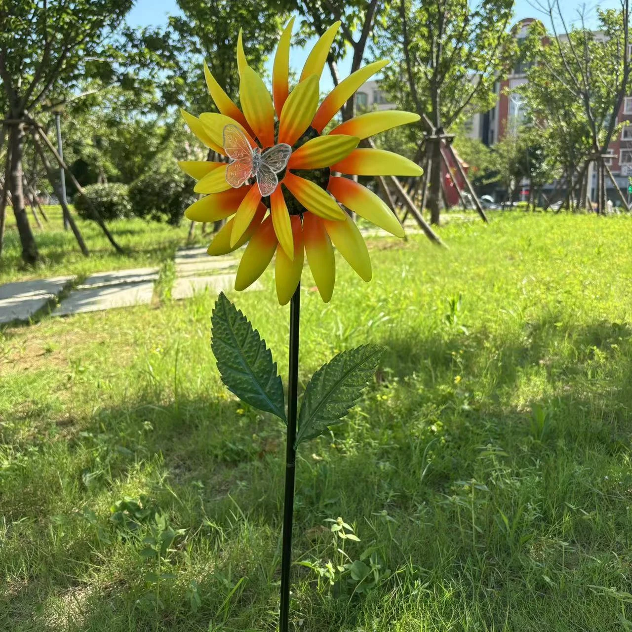 High Quality Personalized Creative Solar Simulation Sunflower Windmill Decoration Outdoor Lawn Park Windmill