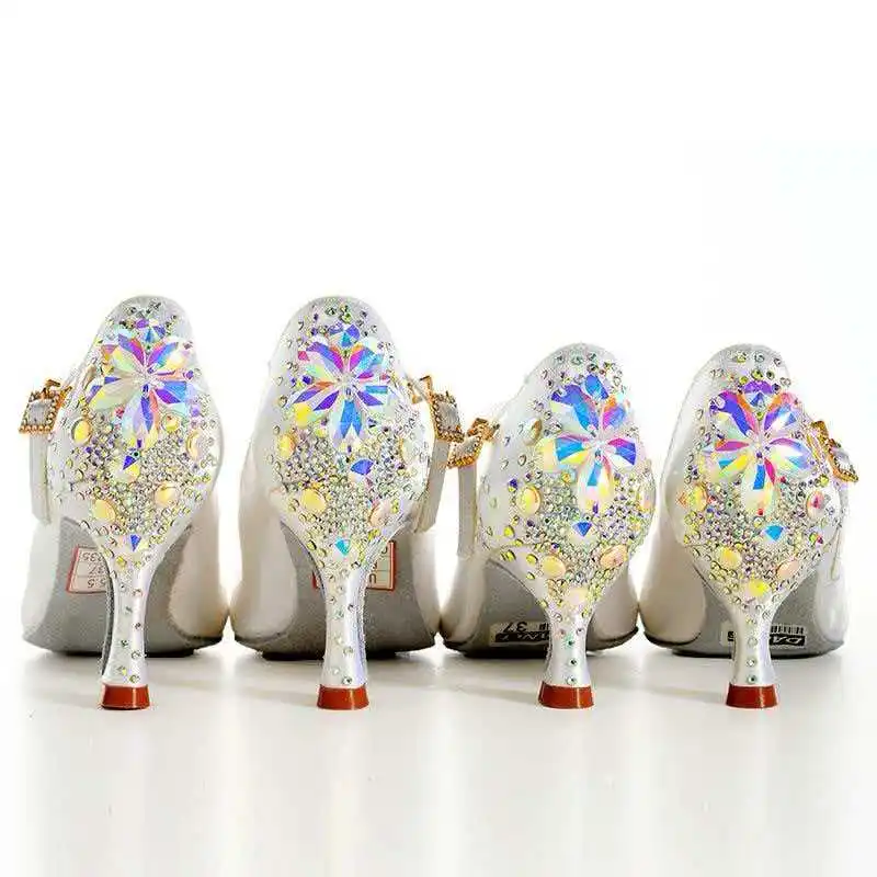 Кроссовки, современная танцевальная обувь для женщин, атласная атласная обувь для вальса на домашней подошве, профессиональная обувь для латинских танцев, сверкающие бриллианты