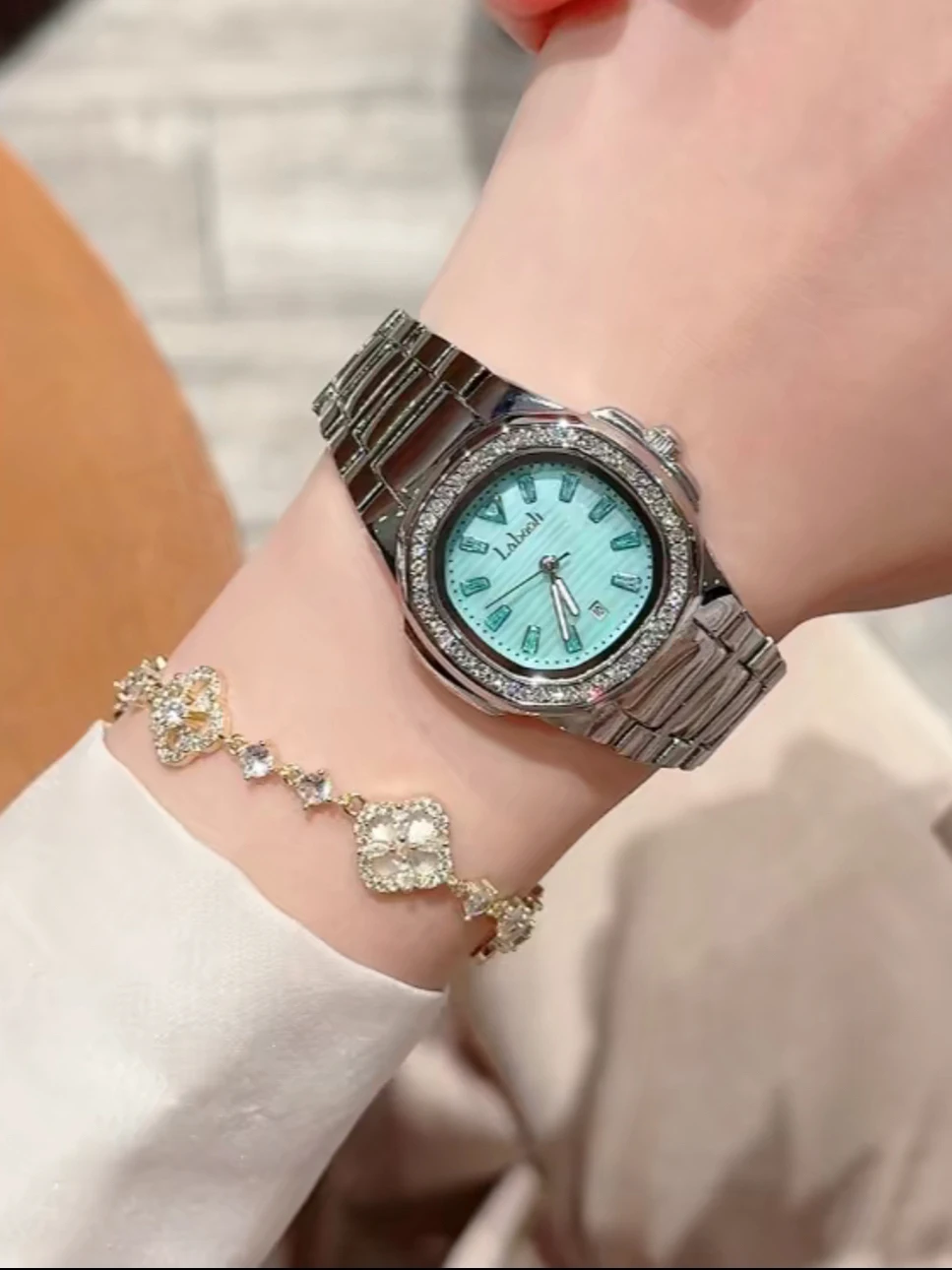Nova moda retro pequeno relógio quadrado luz luxo feminino relógio de quartzo presente para mulher high-end luxo feminino