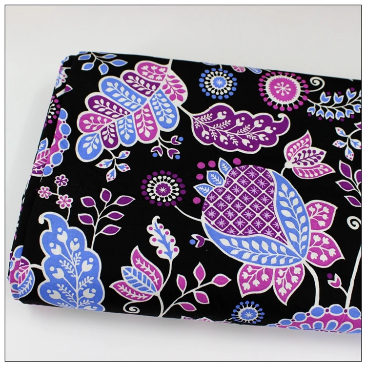 

Ткань Vera Bradley из чистого хлопка полотняного переплетения с принтом для одежды, скатертей, женских платков, юбок, черная основа, фиолетовые цветы