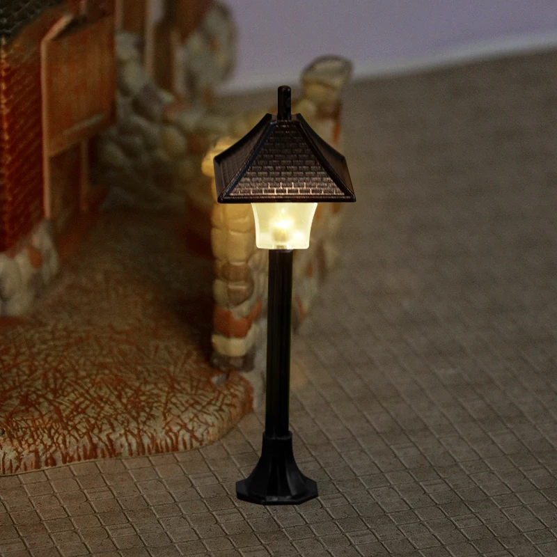 Mini Miniature LED Street Light Model Resin Retro Lamp Post for Railway Train Scene Fairy Garden Bonsai Desktop Micro Landscape
