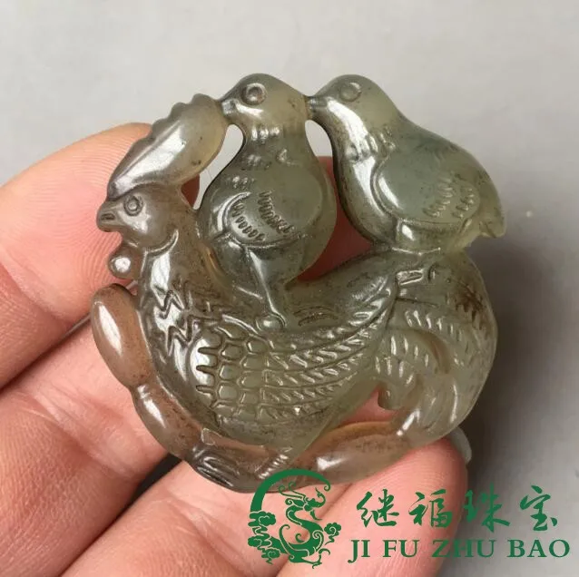 

Qi Lao Xiu has risen to the third level in a row, pendant antique, double-sided engraved zodiac chicken play piece