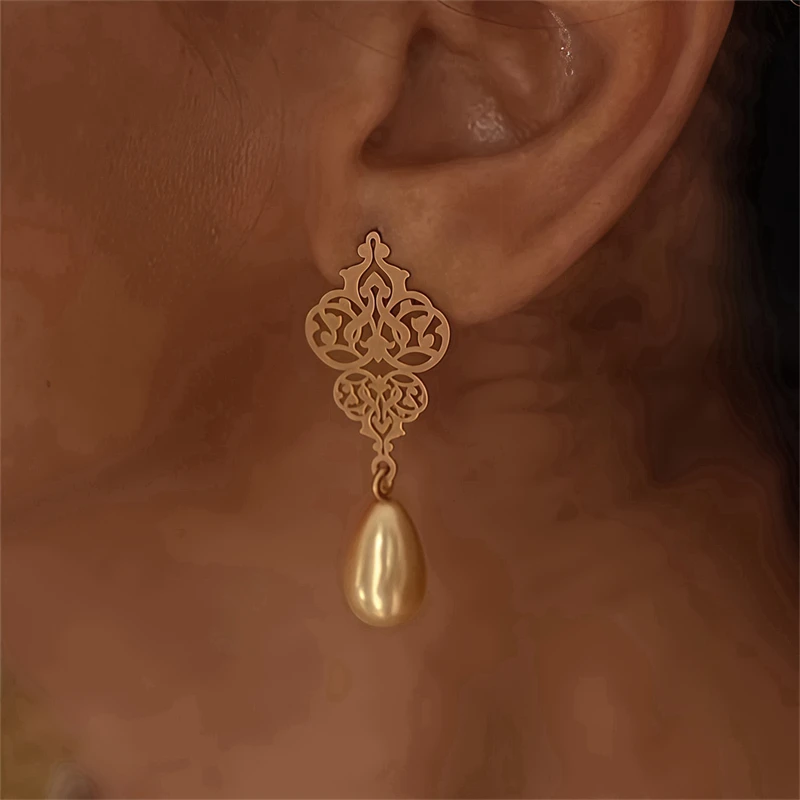 1 pair of hollowed out gourd shaped imitation pearl pendant earrings made of brass material, women's bohemian retro style