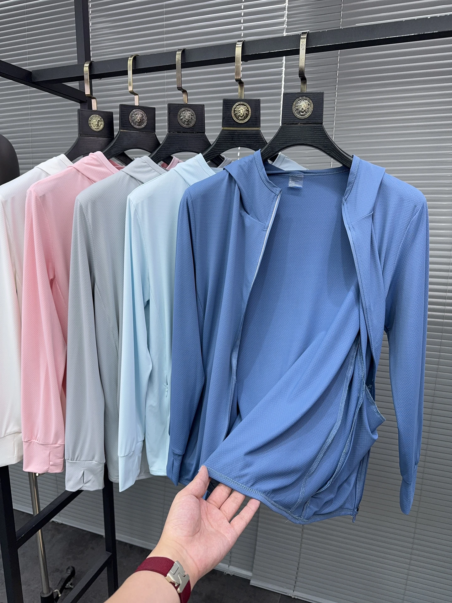 

Svip Outdoor UPF50 Cool Feeling Sun Protection Casual Hooded Men's Summer Faionable Breathable Skin Outerwear