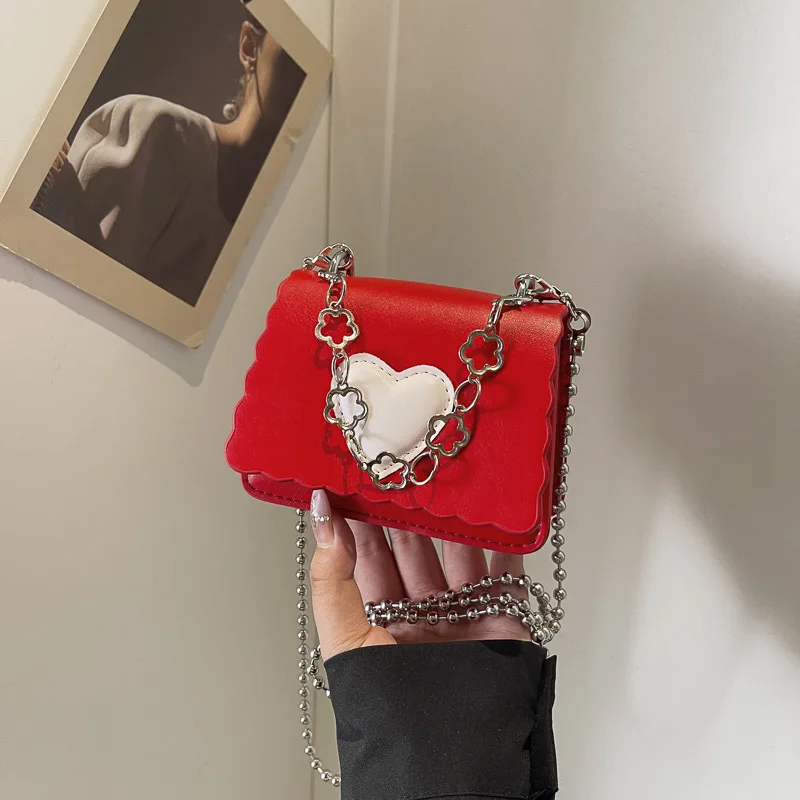 

Элегантная черная сумка через плечо, новинка 2023 года для женщин, роскошная сумка через плечо с сердечным дизайном, модная мини-сумка на все случаи жизни