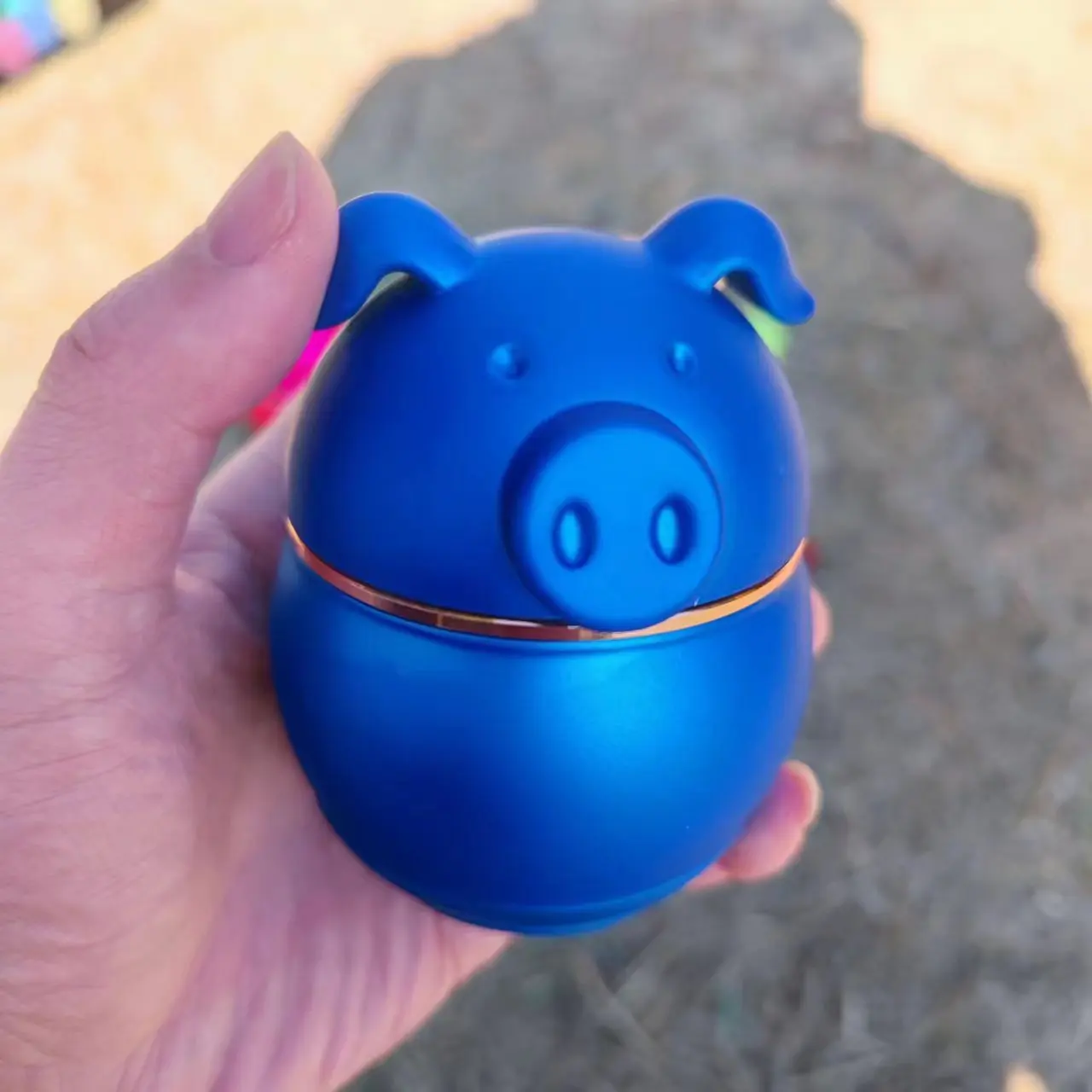 New 7cm cute pig shaped grinder cigarette accessories available in multiple colors