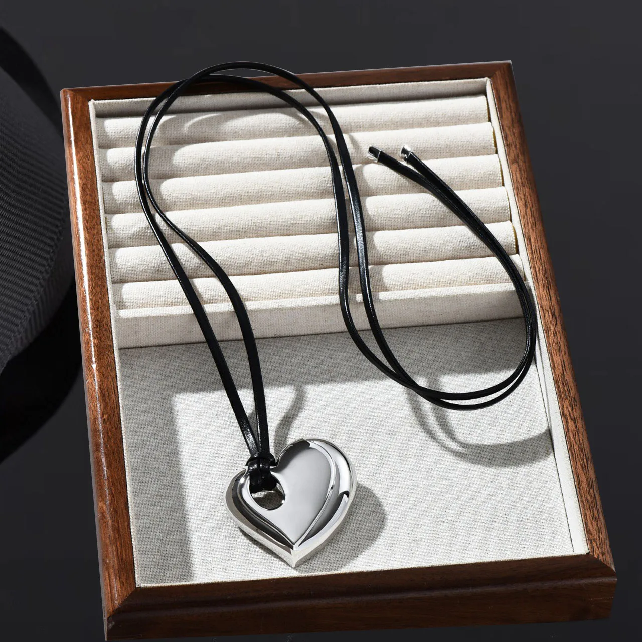 

Ювелирные изделия и аксессуары, милое романтическое стильное ожерелье из кожаной веревки в форме сердца, ожерелье двойного назначения в качестве командного подарка для женщин