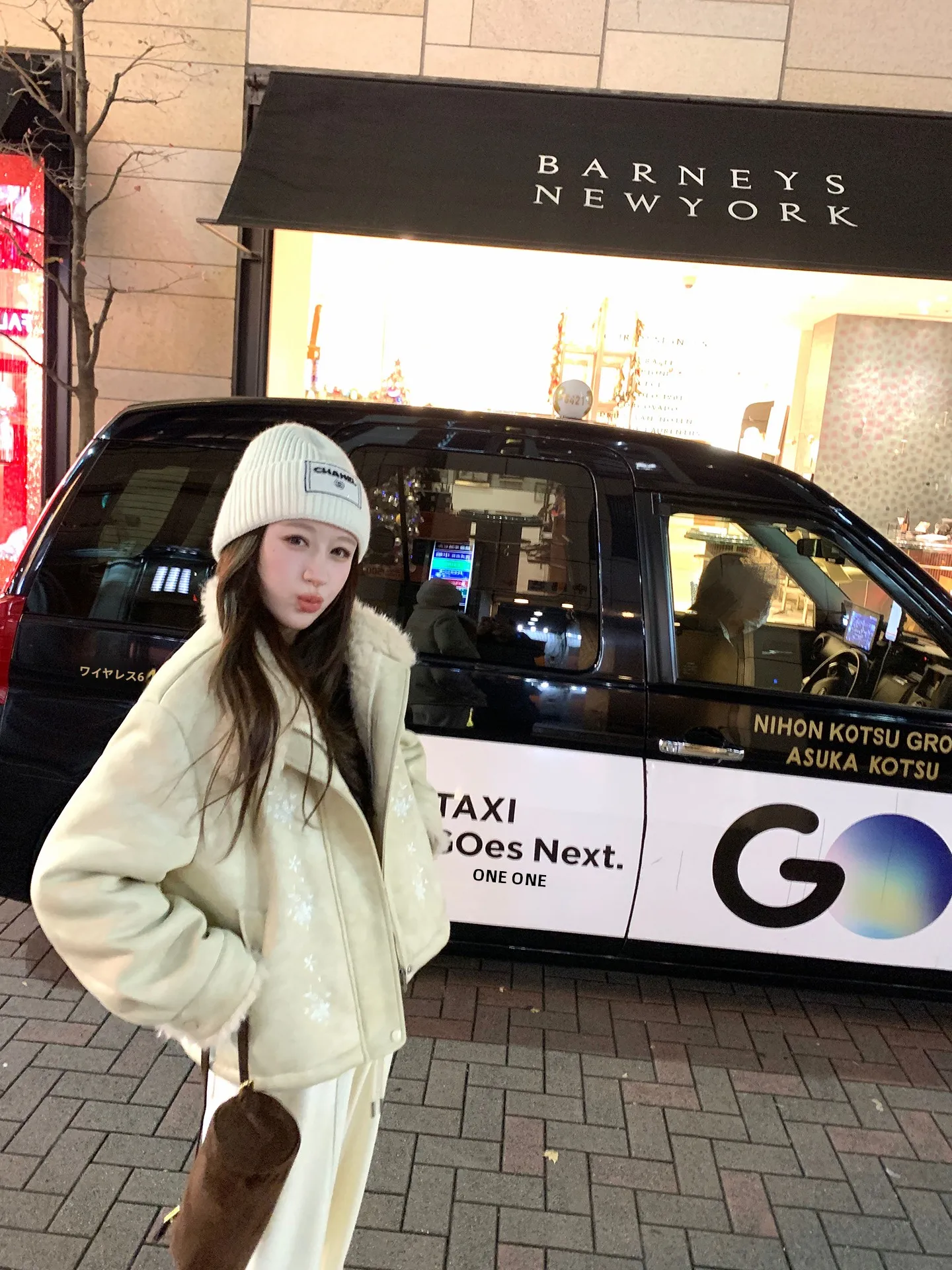 

YANUOYU Suede Jacket Embroidered Heavy Work Leather Fur Integrated Short Coat Women Yangruoyu Commute Style Loose Fit Polyest...