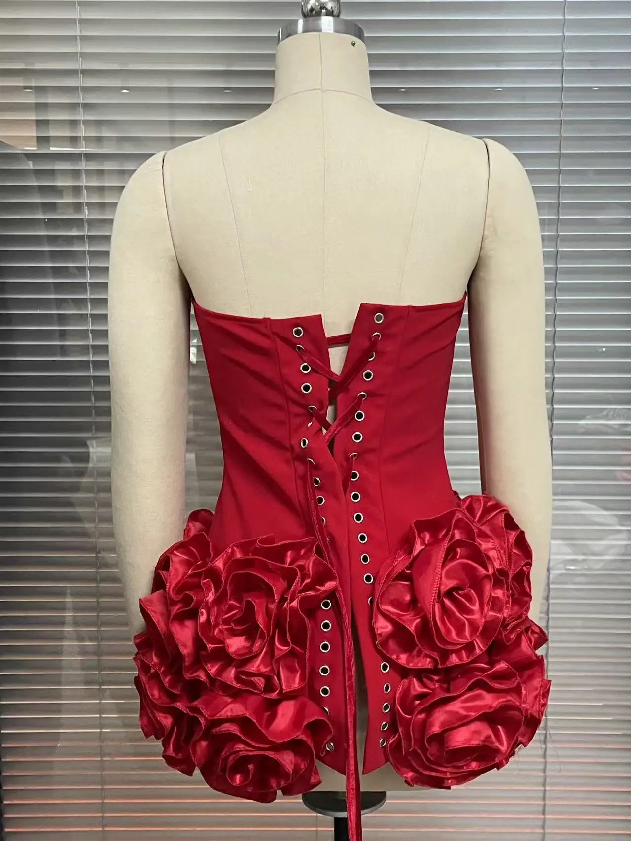 Damenbekleidung, rotes High-End-Damen-Abendkleid, Sommer, sexy Röhrenoberteil, schmale Passform, Blumenrock, Damenbekleidung, besondere Anlässe