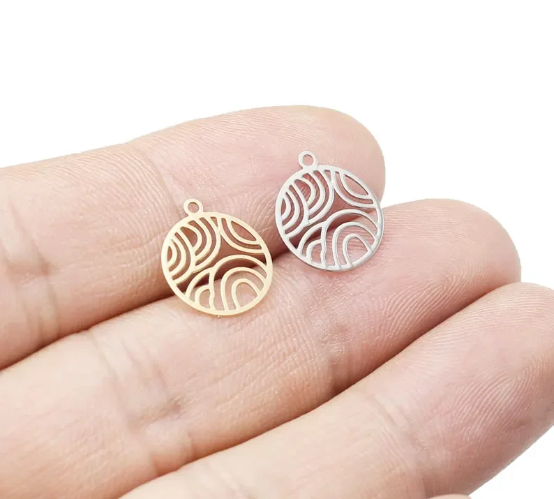 

20pcs Round Circle Charm, Filigree Round Earring Charm, Brass Sun Charm, Earring Findings, 13.8x12mm, Jewelry Supplies -RP311