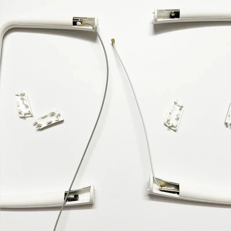 Rechtes und linkes Fahrwerk und Abdeckungen für die Reparatur von DJI Phantom 4 RTK-Drohnen