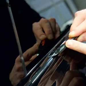 Parlak siyah Vinil Yan Şeritler, Silme, Krom Pencere Kaplaması, bir Film, arabanın içinde, kaput, çatı, a direği, 3 cm, 5 cm, 7 cm, 10 cm 6 Büyük satış, yapışkanlı krom araba numarası 2