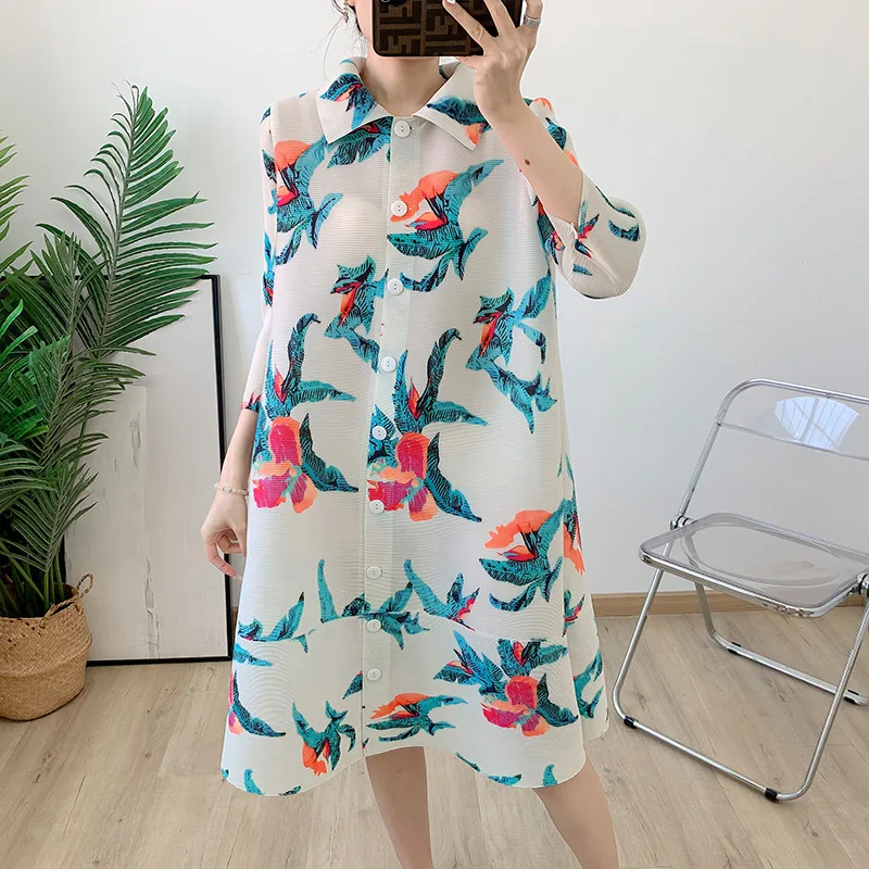 Miyake Plissee-Einreiher-Kleid 2025, Sommer, neuer französischer Druck, lockere, lässige Mode, Kleider mit Siebenviertelärmeln