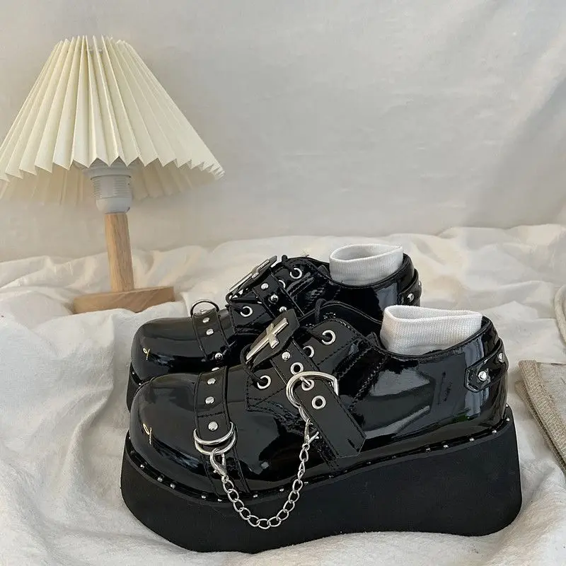 

Platform Thick Soled Height Increasing Heart Chain Lace Up Flats 2026 Versatile Sweet Y2k Punk JK Uniform Small Leather Shoes
