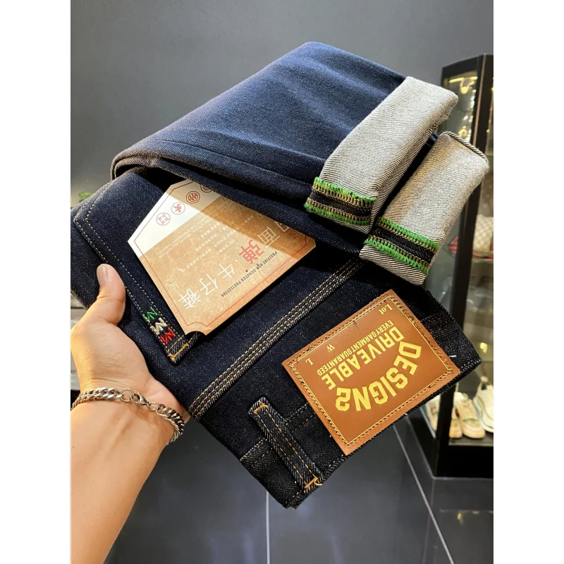 جينز غير رسمي أزرق كلاسيكي فاخر وخفيف الوزن للرجال ساق مستقيمة صغيرة 2025 خريف جديد سراويل طويلة ضيقة للقدم الصغيرة