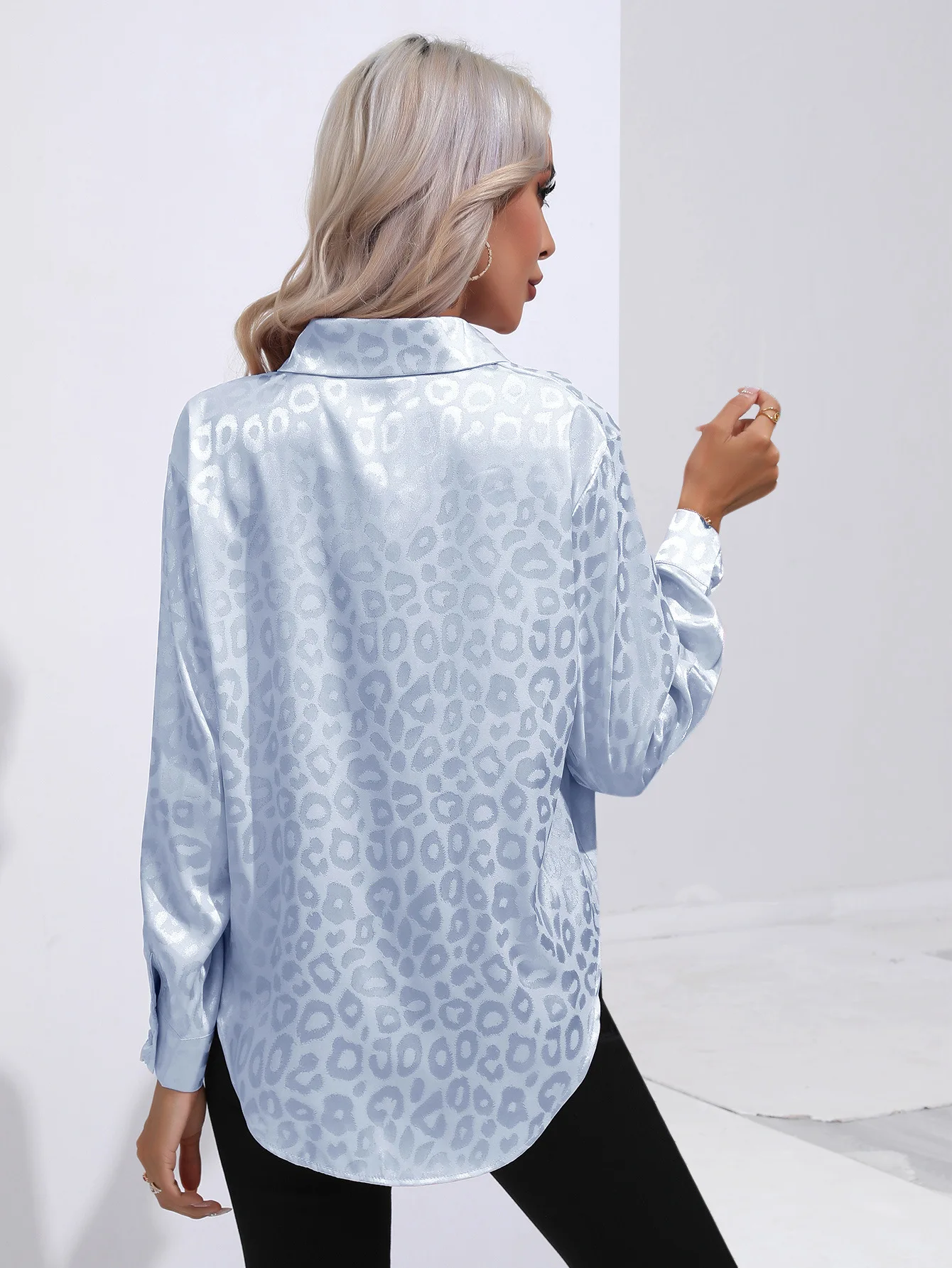 Blusas de satén estilo otoño primavera para mujer, camisas informales de manga larga con cuello vuelto, Blusas con estampado de leopardo