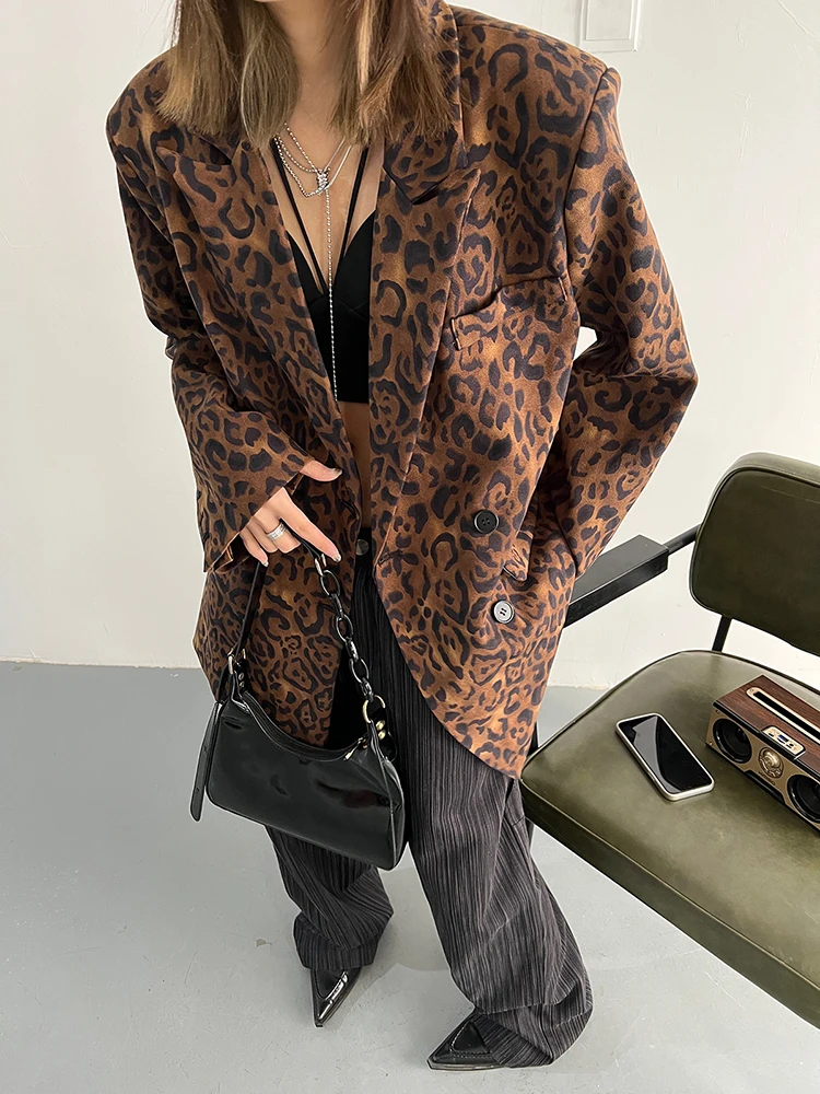 [EAM]  Women Leopard Print Big Size Casual Blazer New Lapel Long Sleeve Loose Fit Jacket Fashion Tide Spring Autumn 2024 1DF2518