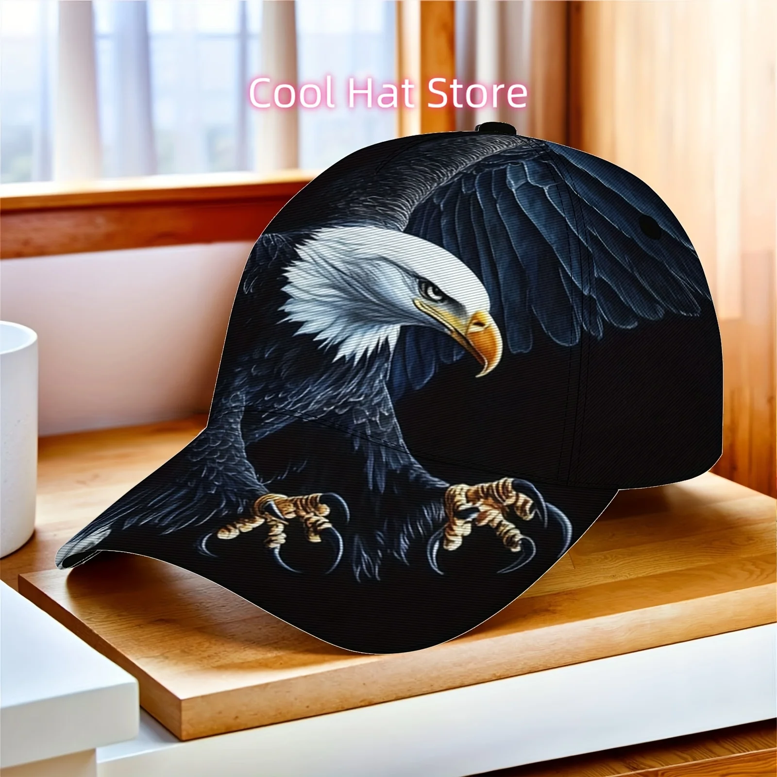 Una gorra de béisbol con un majestuoso águila en vuelo, equipada con una correa ajustable. Este sombrero ligero y plegable es P