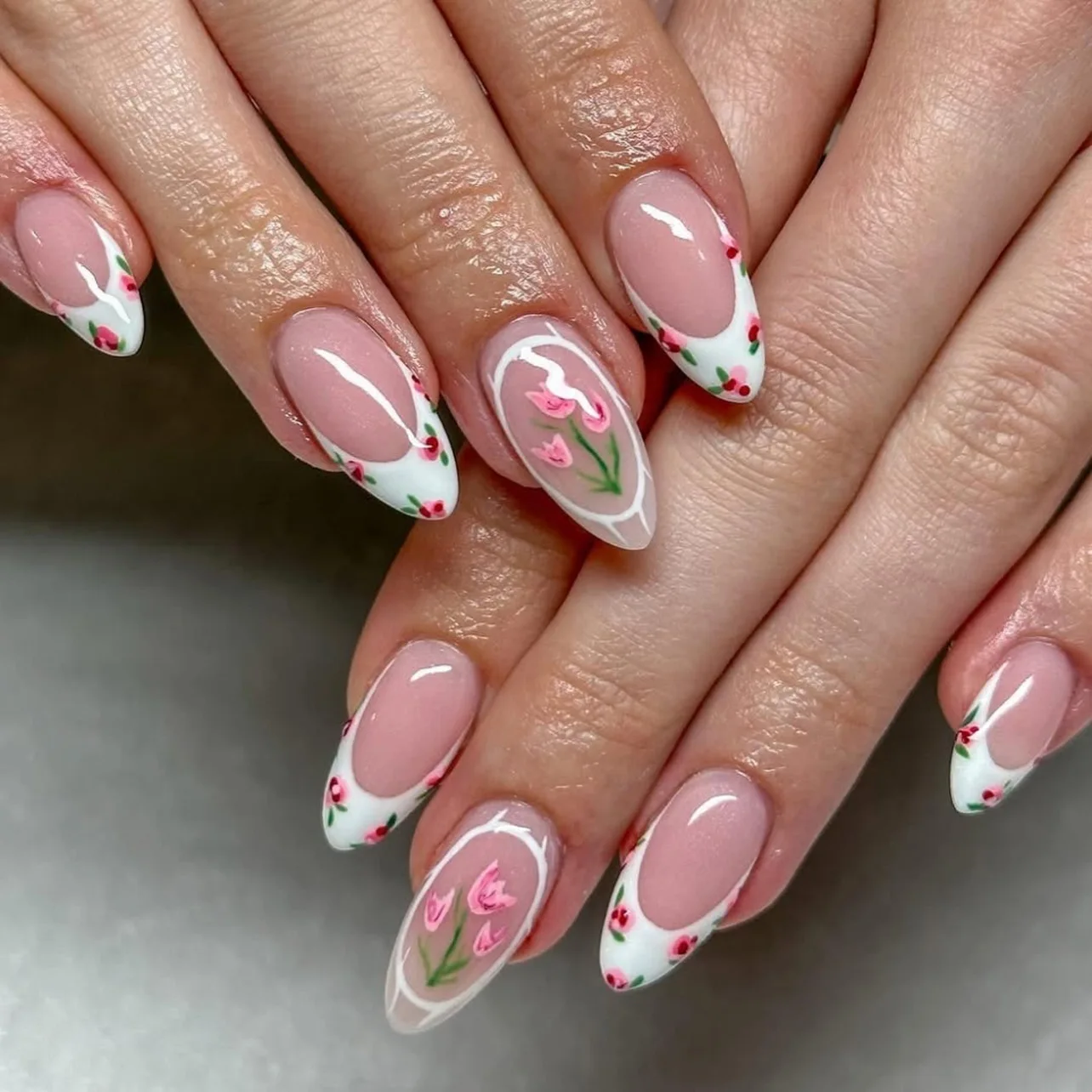 

24PCS French False Nail Fresh Green Leaves Whith Flowers Pattern Short Almond Press on Nails Full Cover Wearable Fake Nails