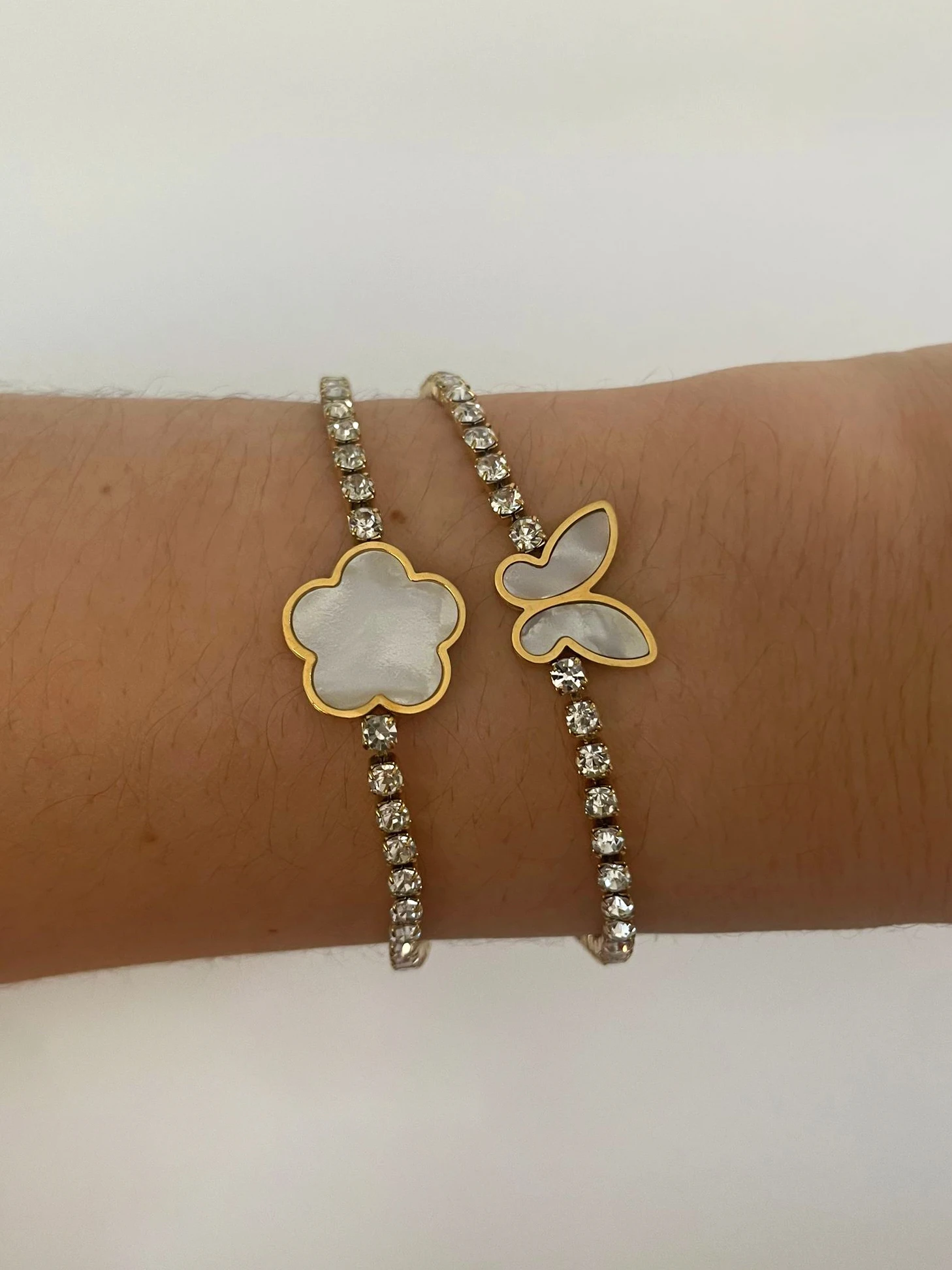 Peri'sbox Fashion Dainty Stainless Steel Shiny Rhinestone Butterfly Flower Natural Shell Bracelets for Women Waterproof Jewelry