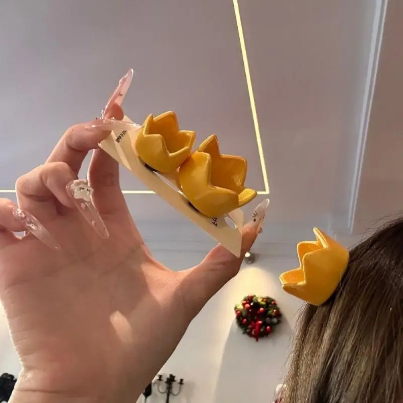 2/4 Stück Niedliche Gelbe Kronen-Haarspangen Prinzessinnen-Haarklammern Mädchenhafte Seitenpony-Haarnadel Kostüm-Haaraccessoire für Party und Alltag – Detail 5
