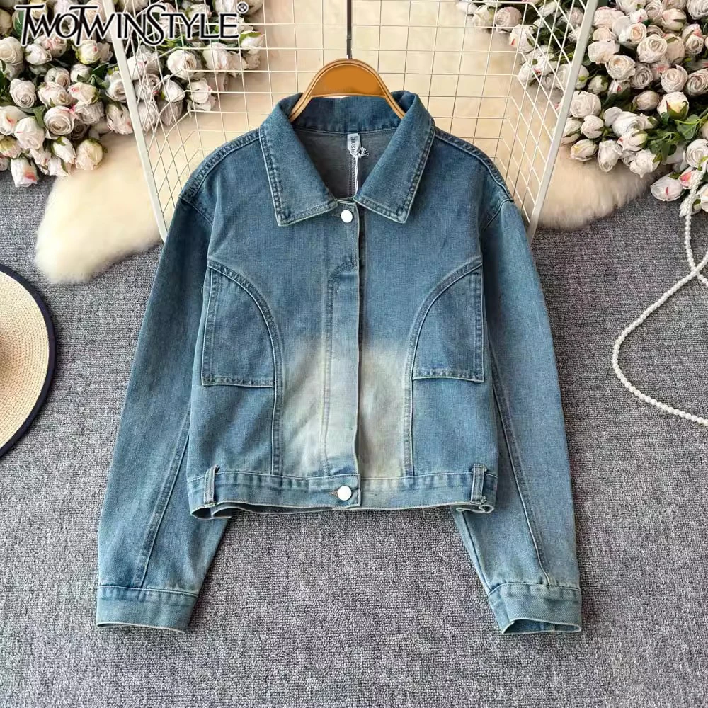 

TWOTWINSTYLE Loose Casual Denim Coats For Women Lapel Long Sleeve Patchwork Single Breasted Short Jacket Female New KJA513305