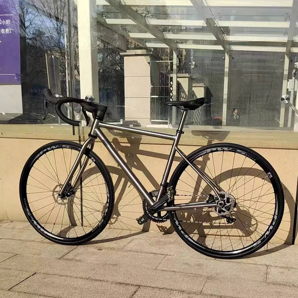 700C Titanium Alloy Lightweight Road Bicycle Frame Flat Mount Disc Brake BB68 for Enhanced Cycling Experience - view 3