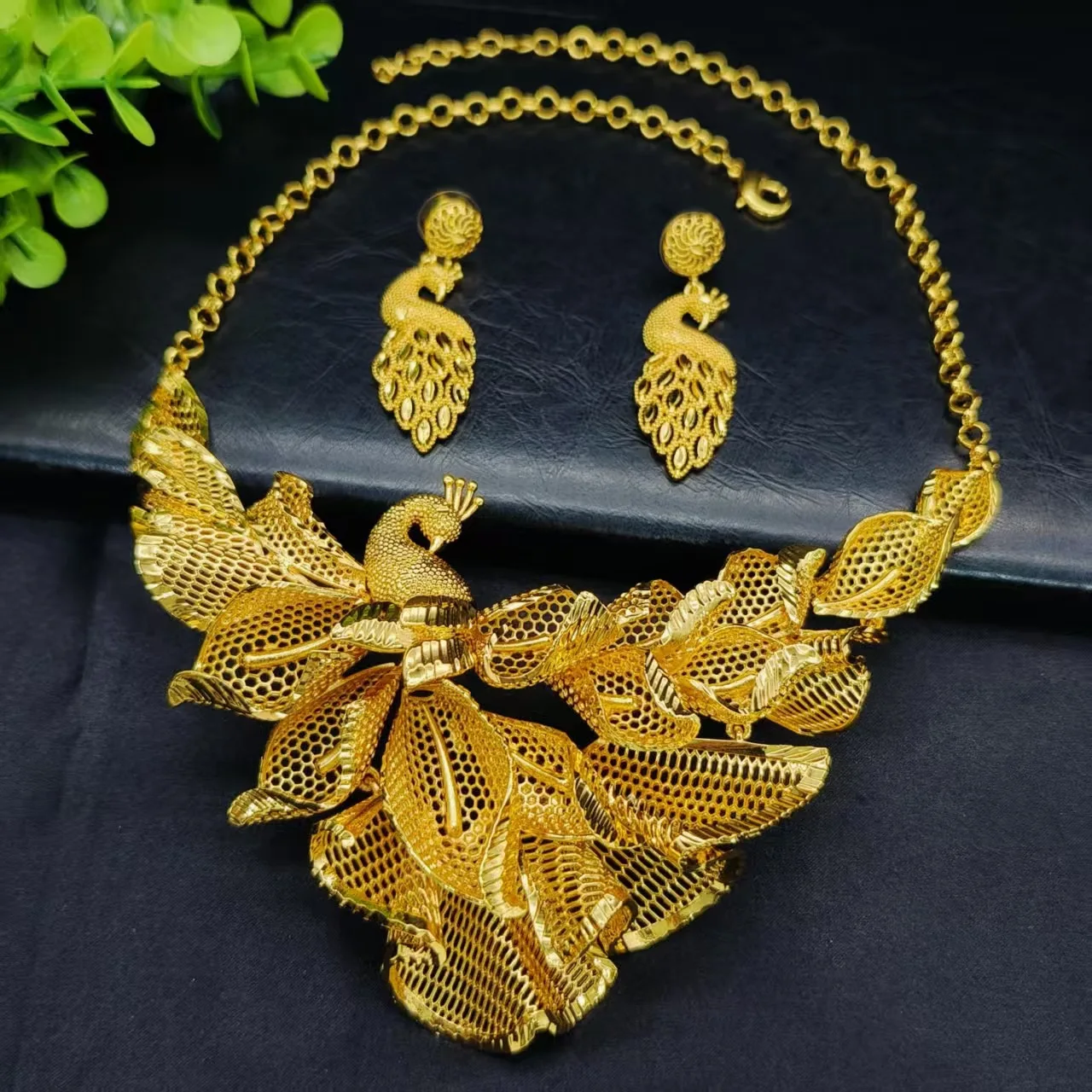 New Dubai Fashion 24K Gold Plated Necklace Earrings Exquisite Engagement Party Jewelry Set for Lover 666 view 3