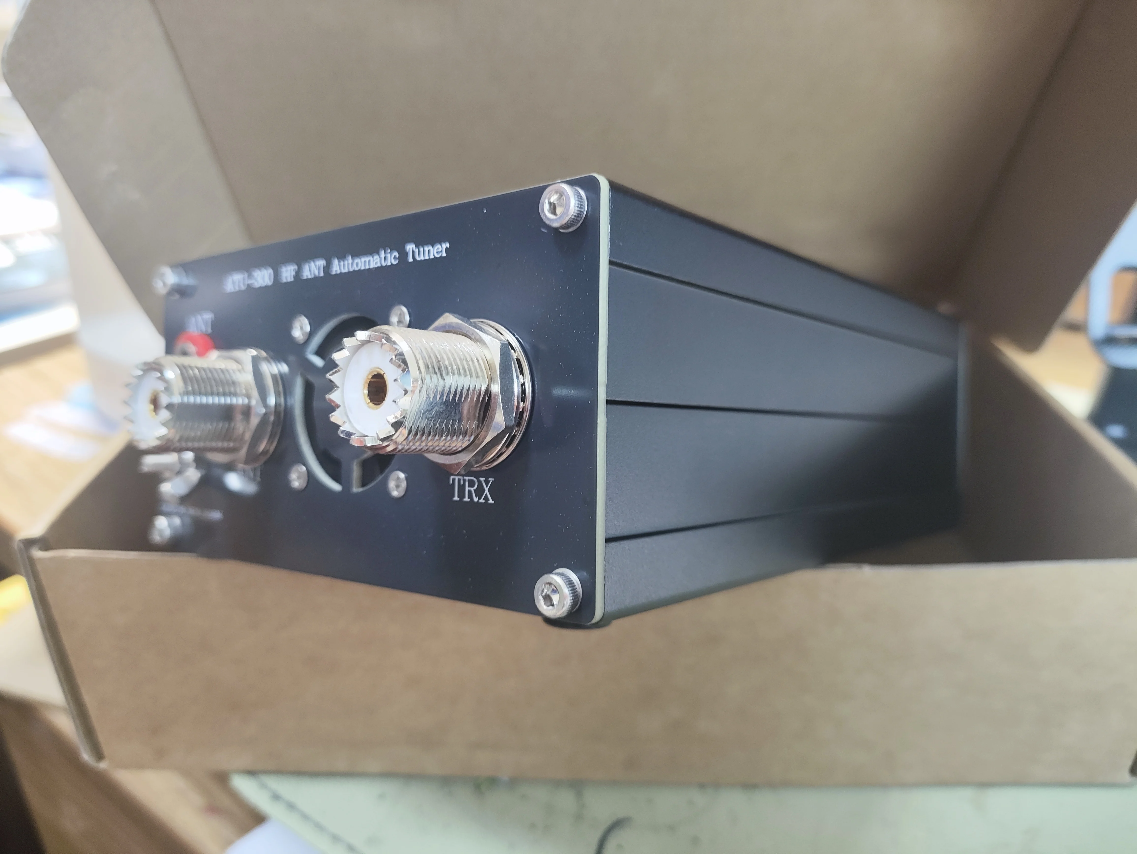 ATU-300W 1,8-54MHz Kurzwellen-Automatischer Antennentuner HF ANT Automatischer Tuner mit 0,91-Zoll OLED-Bildschirm – Detail 6