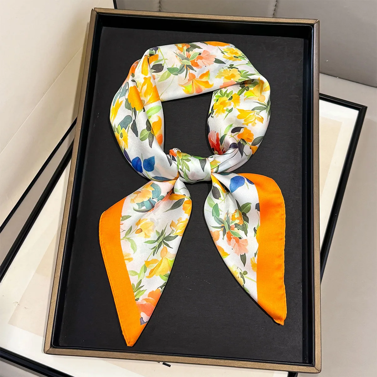 

Шелковый квадратный платок с цветочным принтом в стиле ретро для женщин, универсальный головной убор на все сезоны, декоративный хиджаб, женский шейный платок, фулярд, бандана
