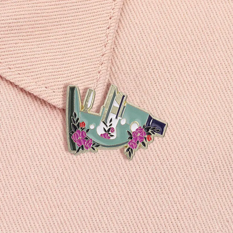 Retro-Mikroskop-Blumen-Emaille-Anstecknadel, wissenschaftliche Vintage-Mikroskop-Blumenbrosche, Rucksack-, Revers-, Hut-Abzeichen, Schmuckgeschenk für Freunde – Detail 8