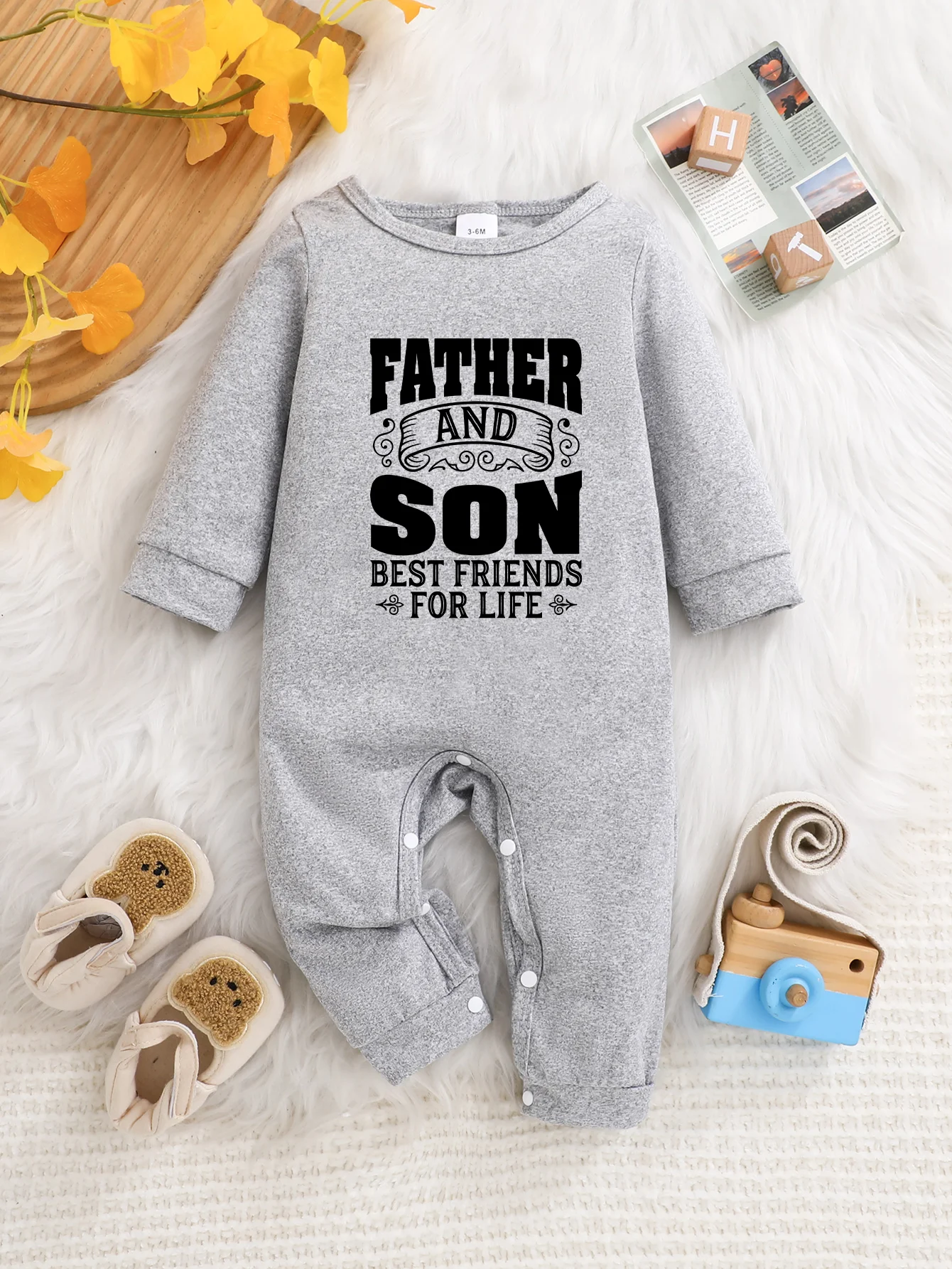 This baby long-sleeve onesie features playful prints and button closure. It is washable, easy to maintain and a practical must-h