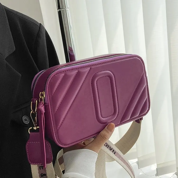 

Женская сумка через плечо с выраженной текстурой, новинка весенней коллекции, модная нишевая модель, минималистичная сумка-кроссбоди