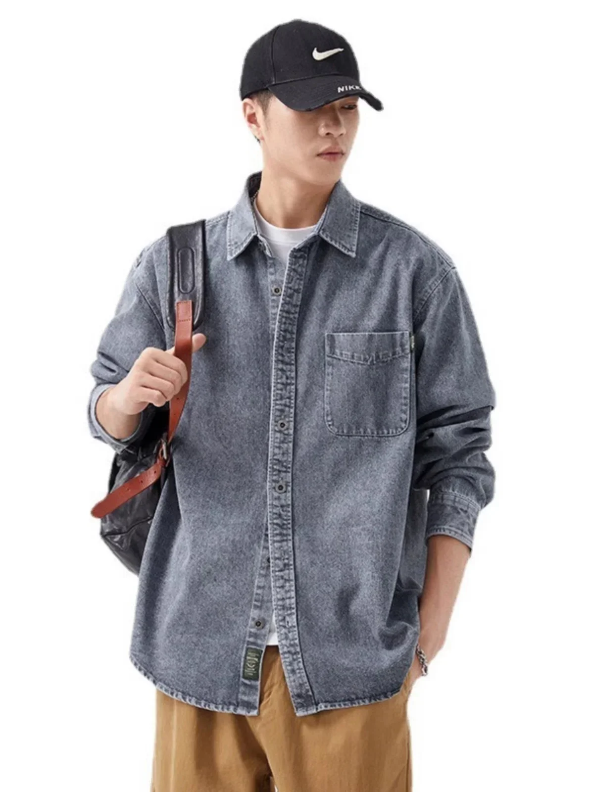 سترة سوداء من قماش الدنيم للرجال، لخريف وشتاء 2025 سترة جديدة كبيرة الحجم للرجال من قماش الدنيم