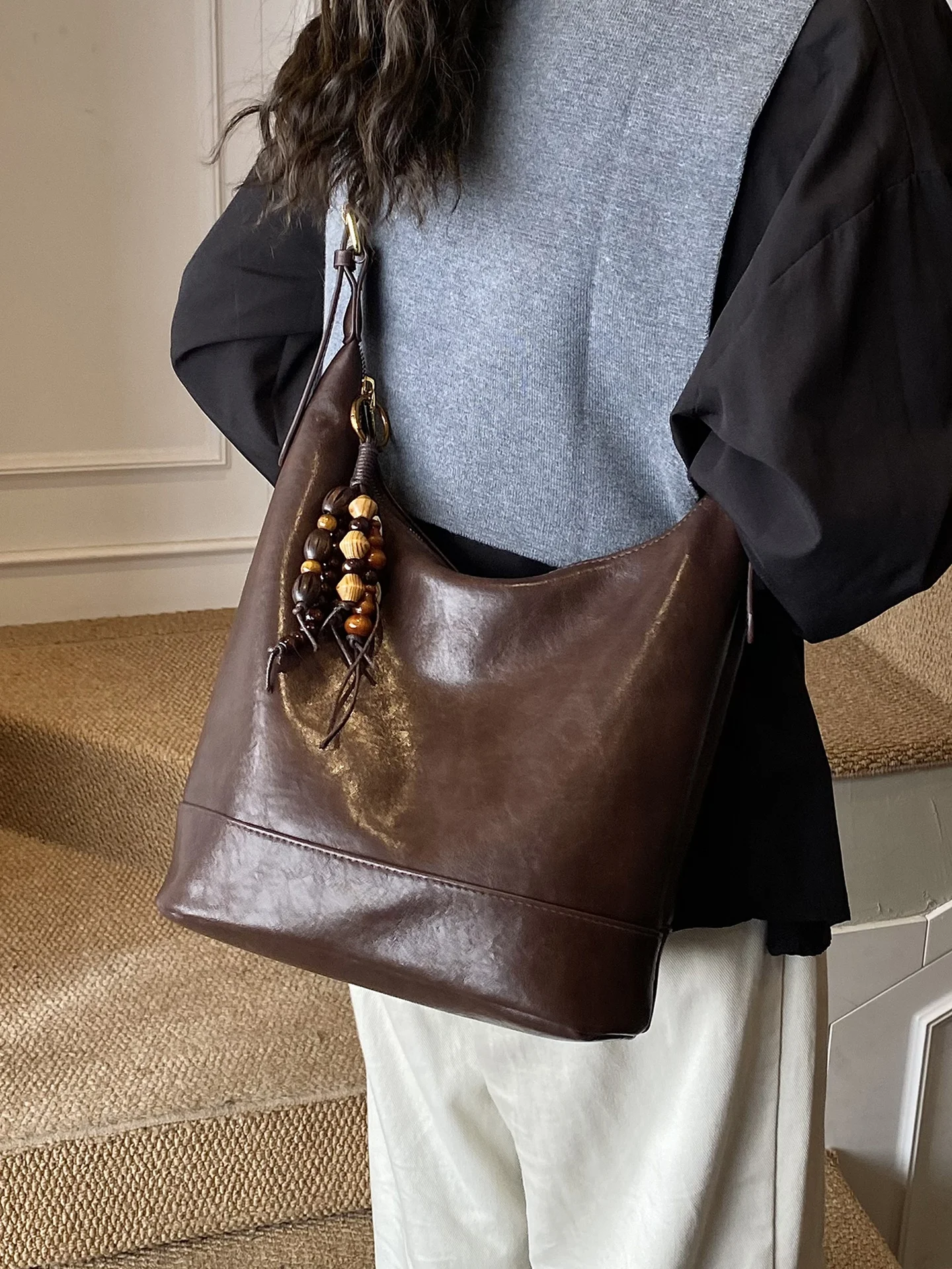 

Large Capaci Buet Bag Women's Casual Single oulder Crossbody Bag Faionable Commuting Bag for Autumn And Winter