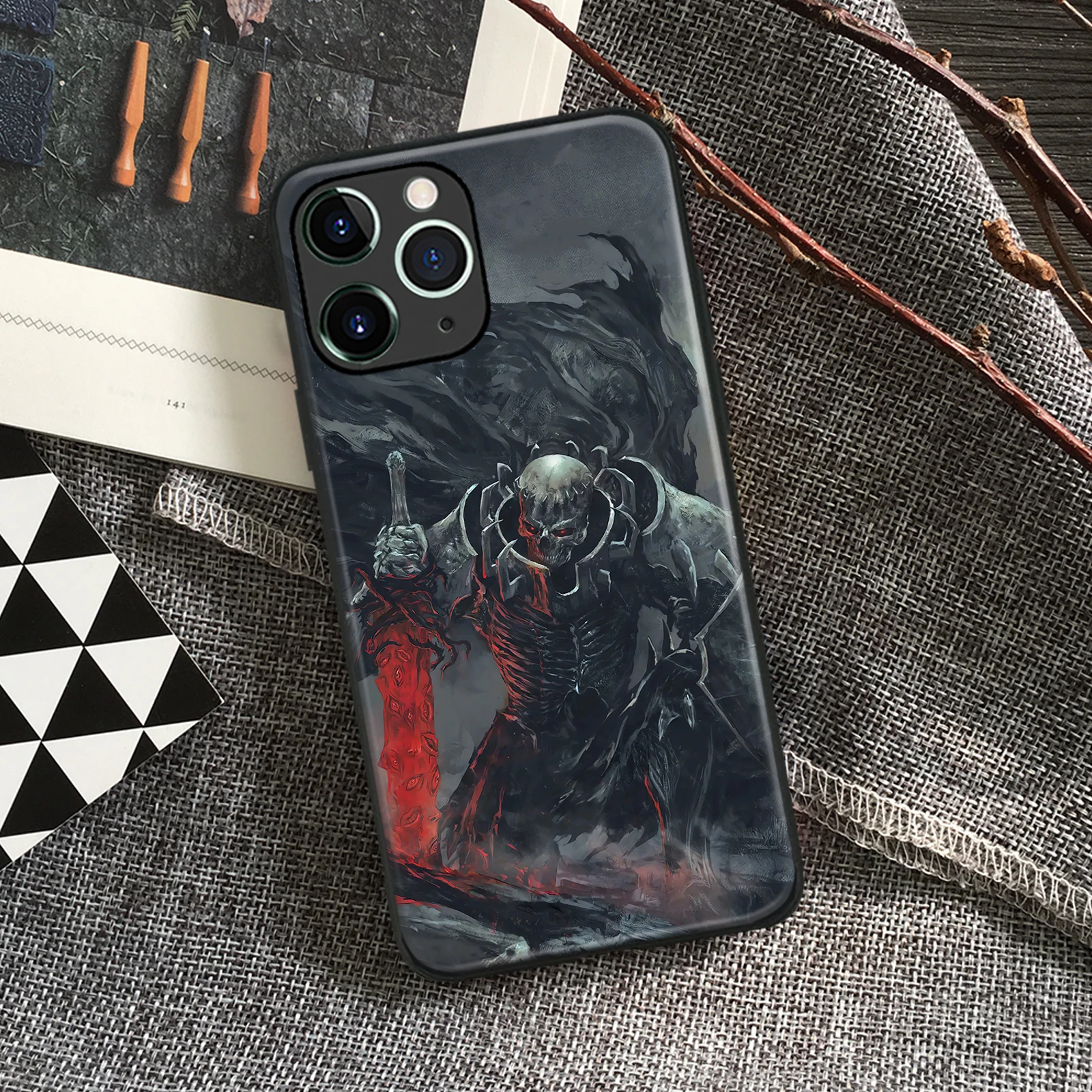 Berserker Armor Guts Anime Funda de teléfono Manga de vidrio de silicona suave para IPhone 16 15 14 11 Pro Max 12 13 Mini 7 8 15 16 Plus Xr Xs