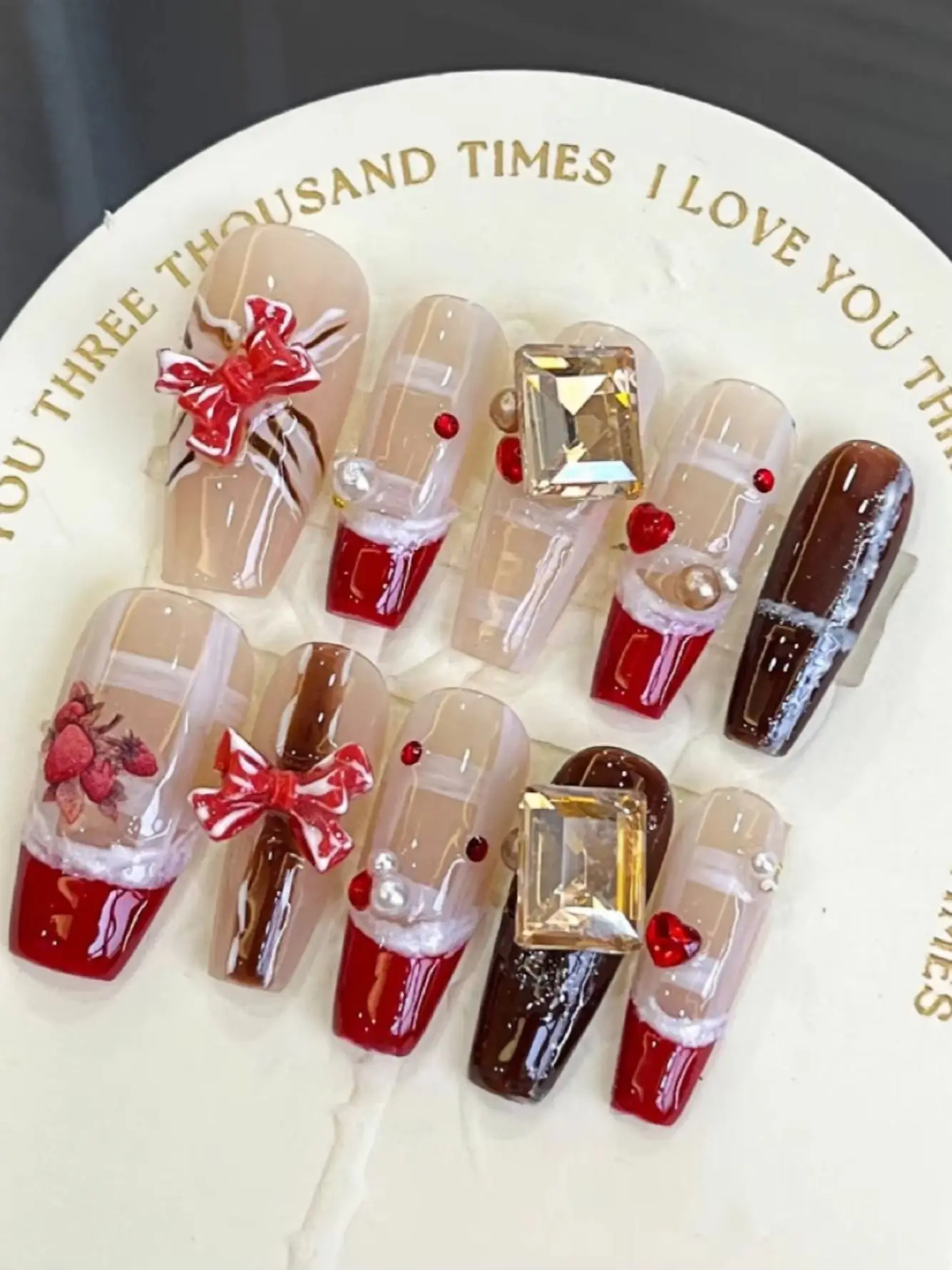 Christmas 10-Piece Set of Red Velvet Strawberry Bow Nail Decorations, Christmas Red Velvet Style, 3D Red and White Striped Bow + Strawberry Stickers, Rich in Atmosphere, Sweet and Retro