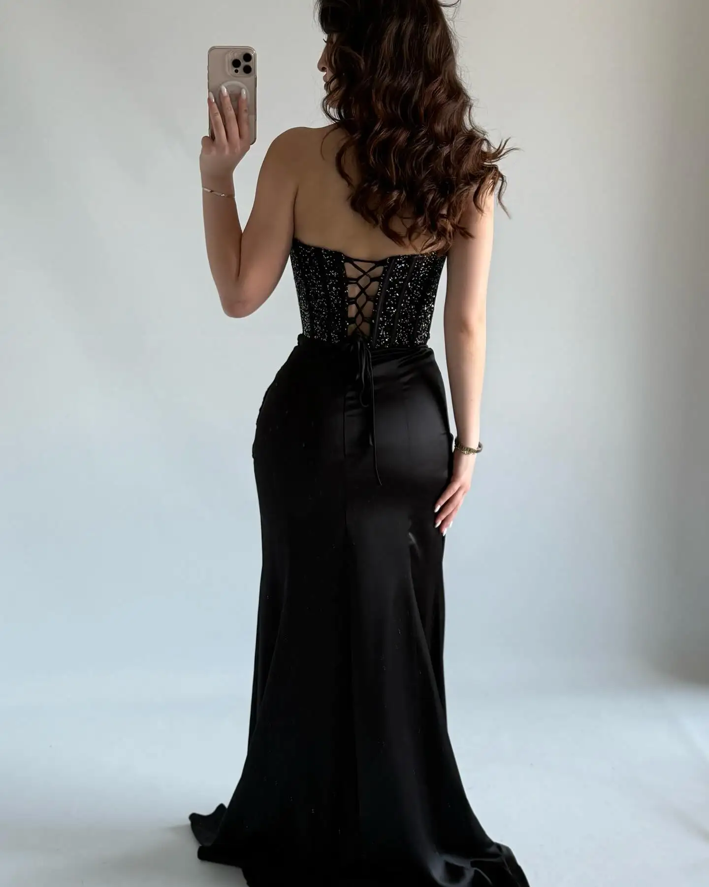 2025 Custom Made Strapless Jersey ชุดพิเศษเซ็กซี่ A-Line คริสตัลความยาวชั้นริบบิ้นชุดราตรี