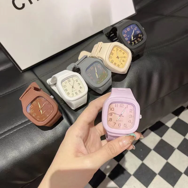 女性のための韓国の正方形のデジタル時計、高値の時計、ファッション、新しい