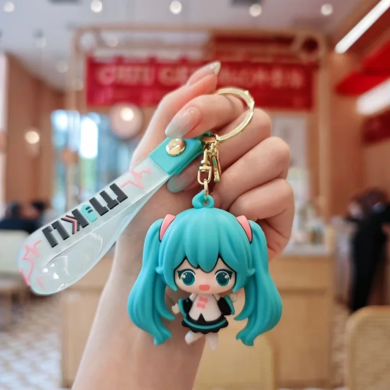 かわいいアニメ初音ミクキーホルダー、車のペンダント人形、学生バックパック、女性カップルの小さなギフト