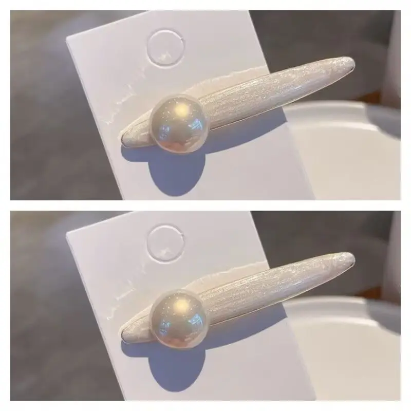 

New high-end women's classic luxury side-bar hair clip with a single-side comb for side-parted hair and short hair clips
