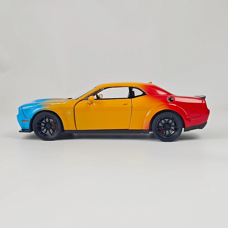 CCA 1:24 Simulation Dodge Challenger SRT Hellcat Wide Body Alloy Car Model Ornament Collection Car Door Can Open Static Gift