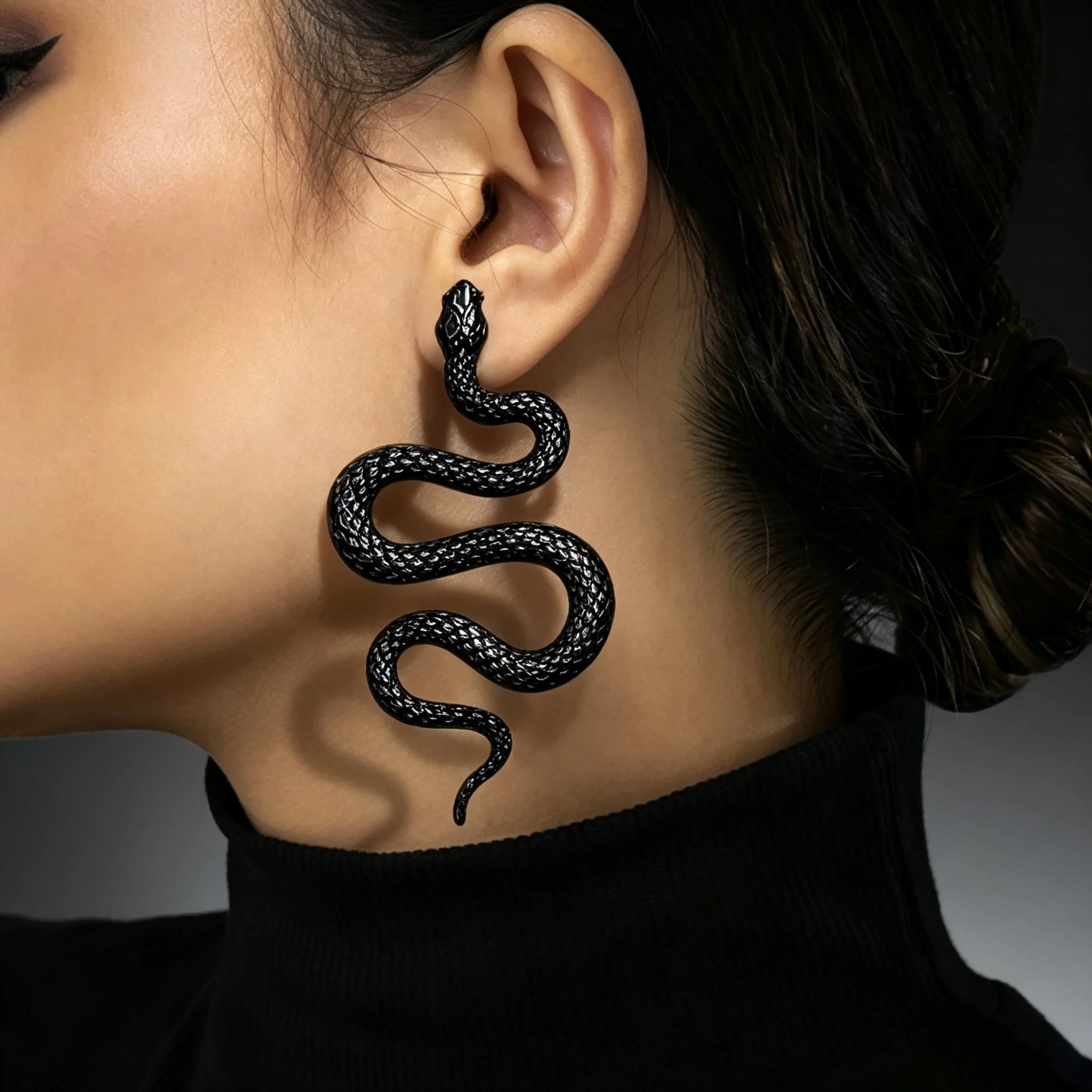 Avant-garde Sexy and Exaggerated Halloween Snake Shaped Earrings for Women Fashion Gothic Personalized Trend Girl Rock Jewelry
