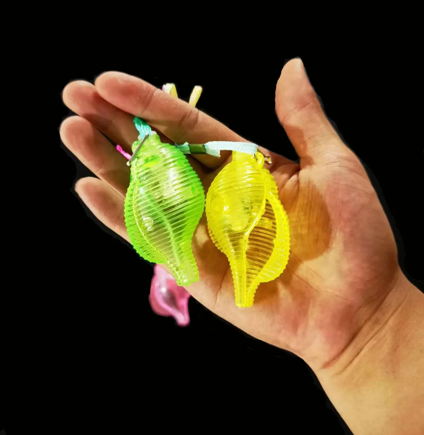 12pcs LED Luminous Conch Whistle Light Up Flashing Conch Whistle Kids Conch Whistle Glowing Conch Whistle Children\'s Toys Gift