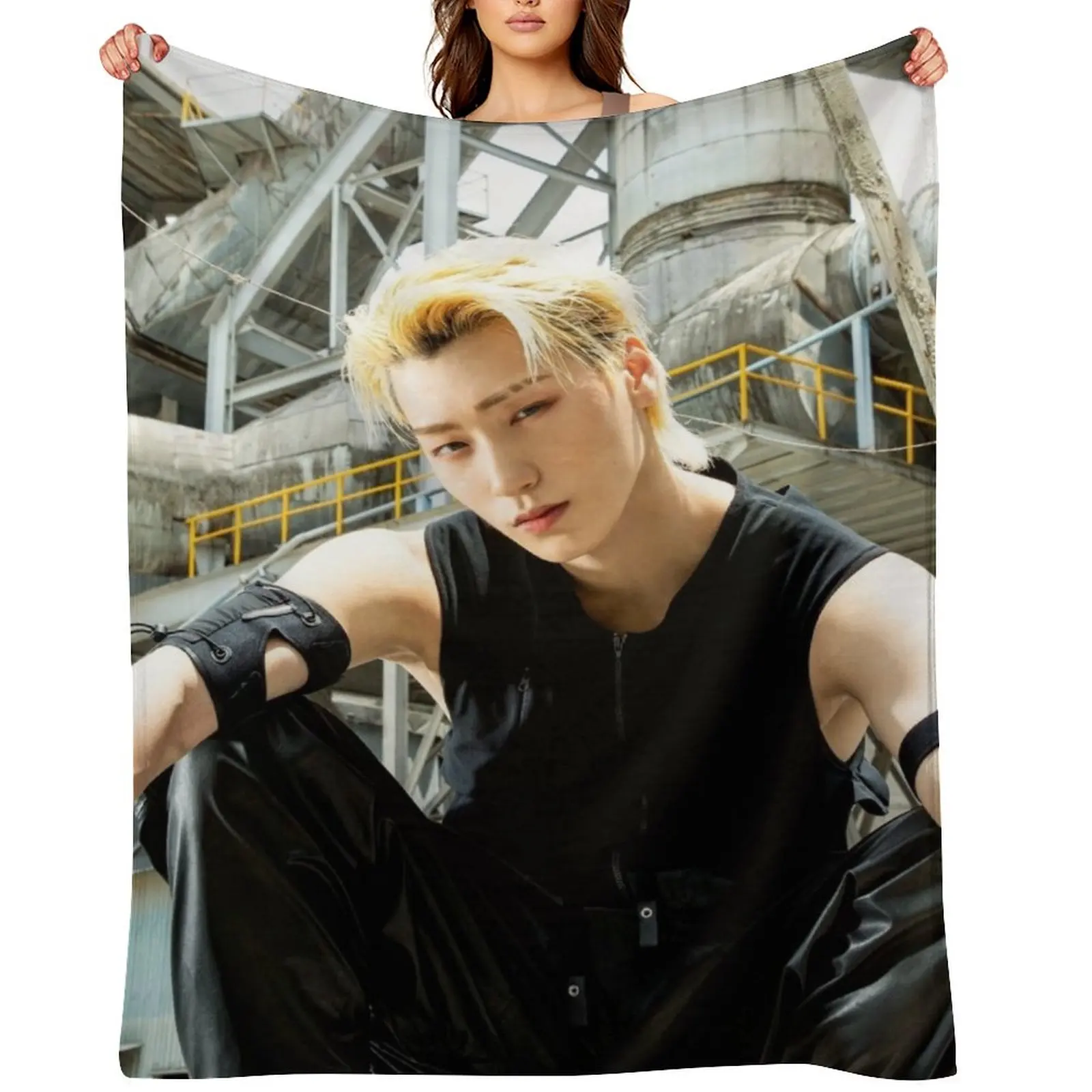 

ATEEZ SAN THE WORLD EP.1 : MOVEMENT GUERRILLA Throw Blanket Luxury Brand Custom Flannels anime Blankets