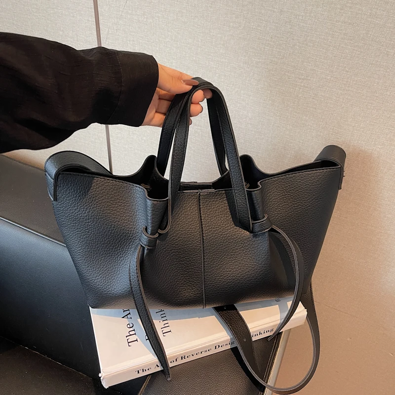 حقيبة كتف نسائية ذات سعة كبيرة من جلد البولي يوريثان 2025 حقيبة كروس كبيرة شتوية فاخرة مصممة حقائب يد نسائية ذات علامة تجارية